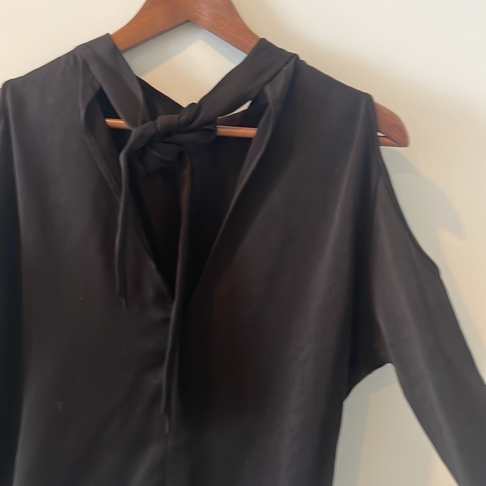 Aritzia Wilfred Cold Shoulder Silk Blouse - Picture 6 of 11